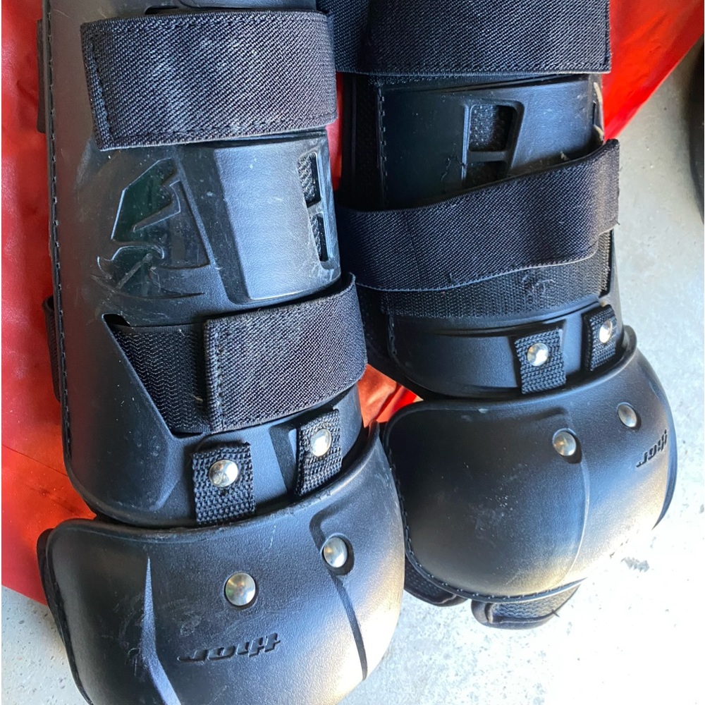 Thor racing leg armor